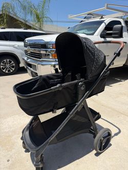 Carreola con porta bebé y base para carro EVENFLO