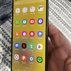 Working excellent. Except the cámara. Check pics