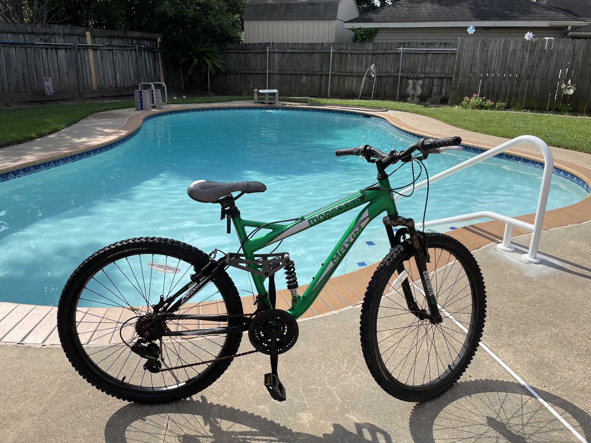 Mongoose R4000AS Men s 26 Green Maxim Bike for Sale in Pasadena TX OfferUp