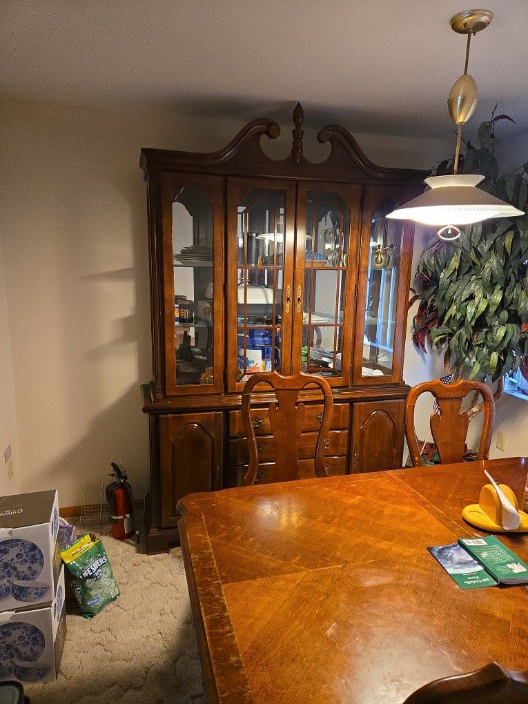 Kitchen Table With 2 LEAFS And Chairs And Hutch