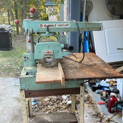 DeWalt radio arm saw
