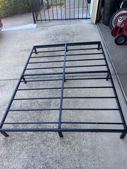 Black Metal Platform Bed Frame queen size