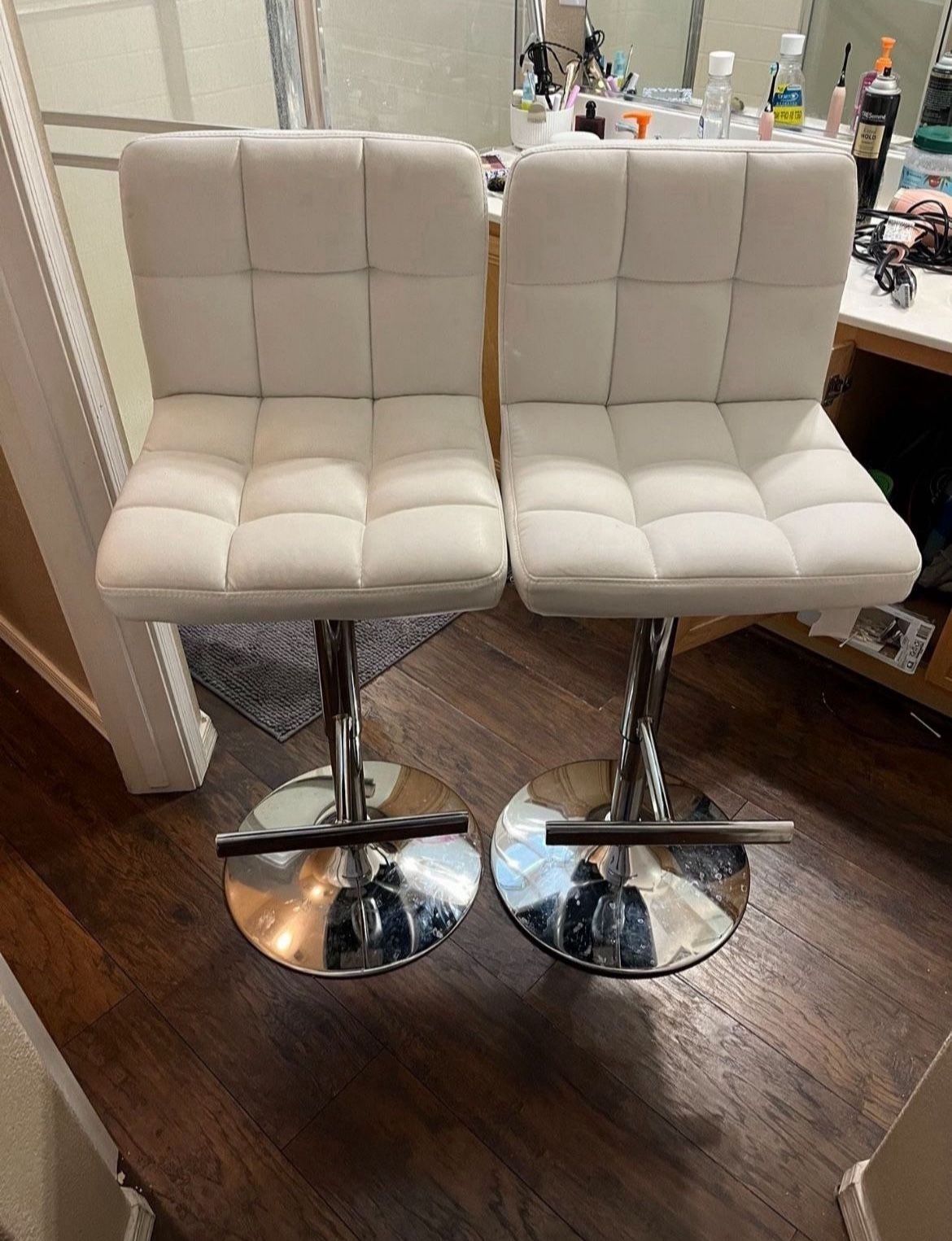 Bar Stools / Salon Chairs