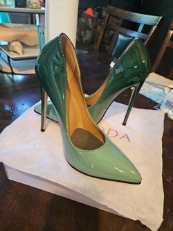 Tacones altos de mujer nuevos
