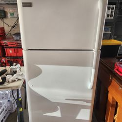 Frigidaire 18 Cu. Ft. Fridge