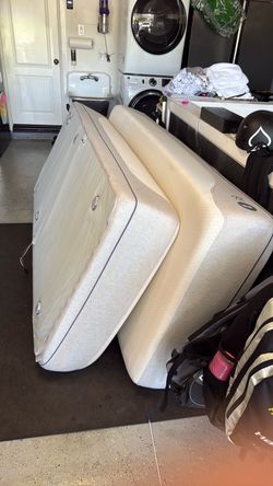 Sleep Number i8 360 Smart Bed — Split King + FlexFit 3 Adjustable Base