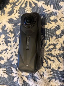Insta360 x5 camera