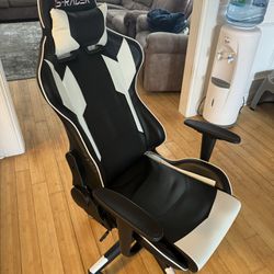 Gaming Chair - Perfect Condition 