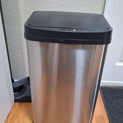 Large Garbage Can Button Open Lid