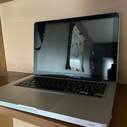 2011/12 Macbook Pro 13 2.4 i5 8GB 128GB SSD New Battery