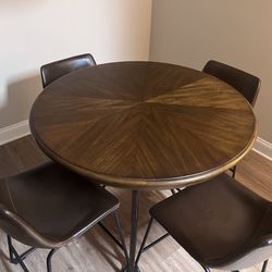 Centiar dining table set (Ashley Furniture)