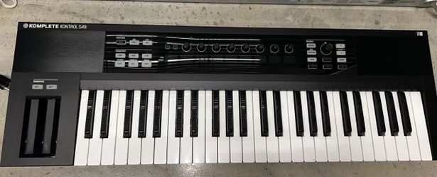 MASTER KEYBOARD from the Komplete Kontrol S-Series, the S49 is a 49-key semi-weighted Fatar keyboard