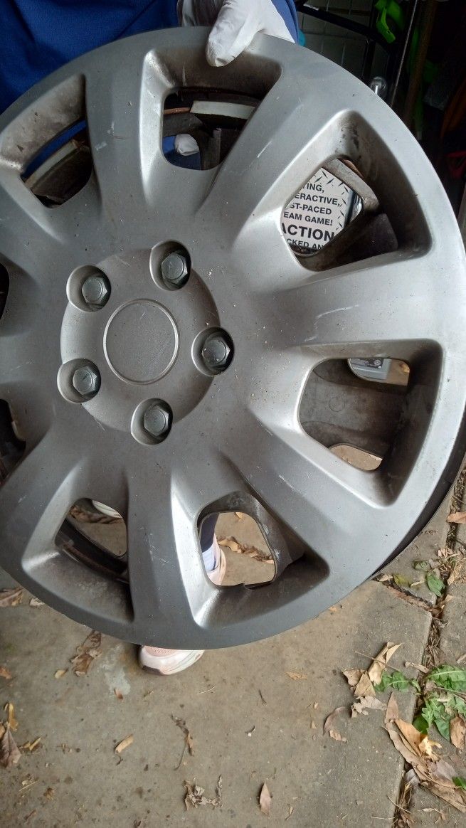 2 Hubcaps For 2014 Nissan Quest $10 Each