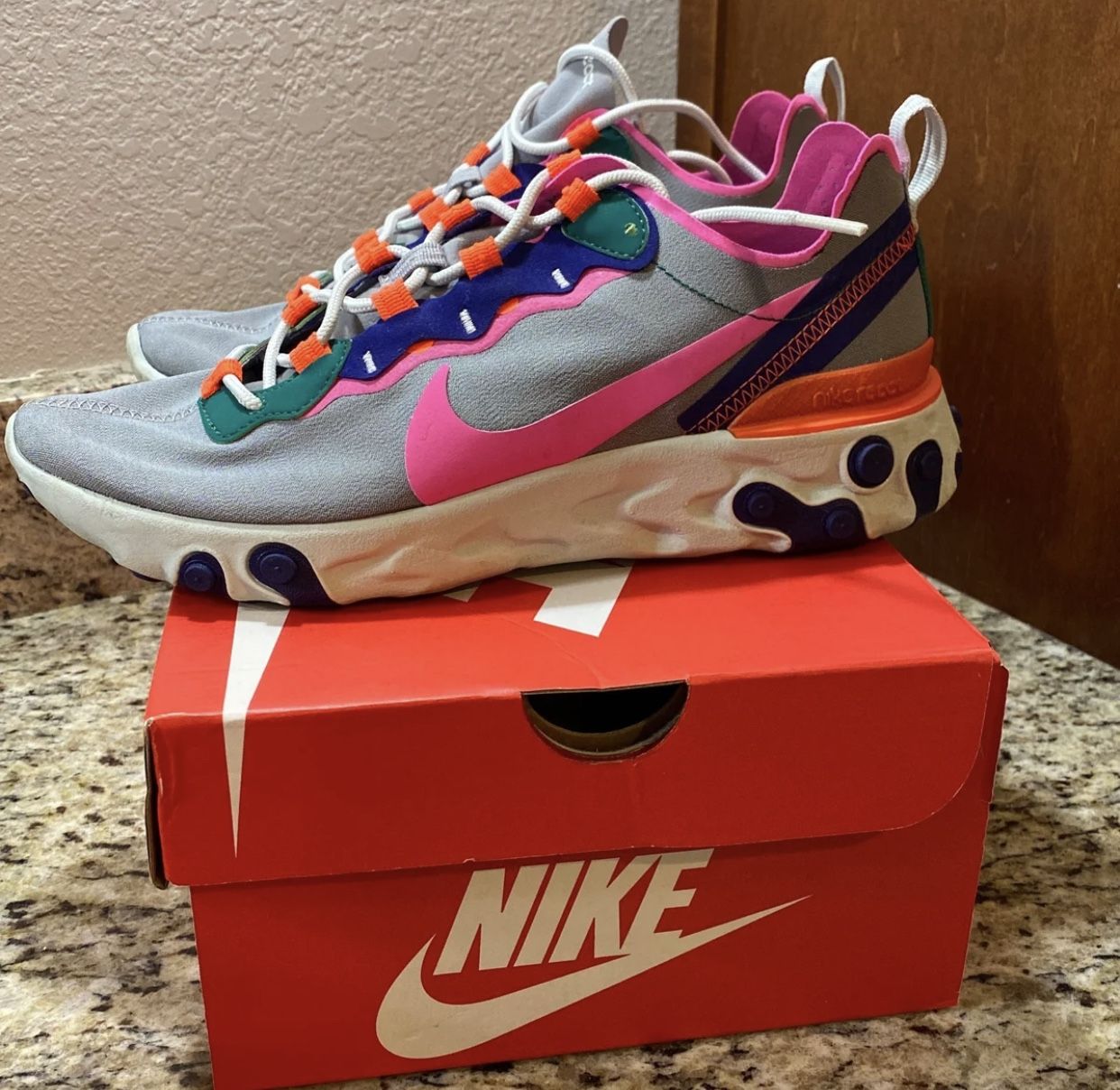 Nike react element 55 Women’s 9.5