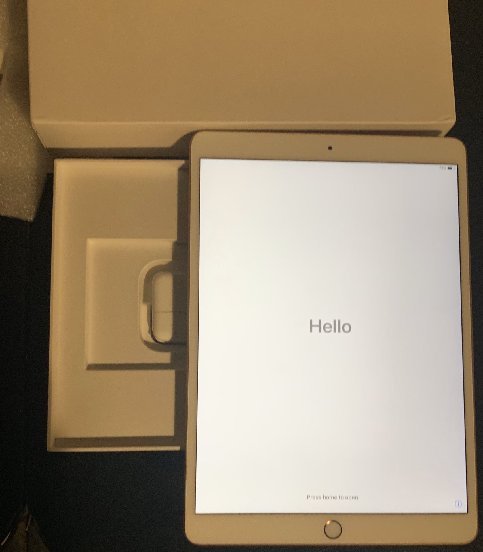 *** New 2019 IPad Air 3rd generation 64GB ****