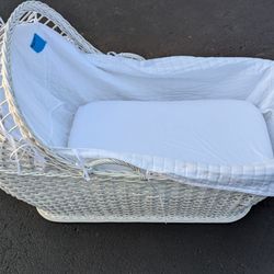 White wicker baby bassinet (Lemont or Bloomingdale pickup)