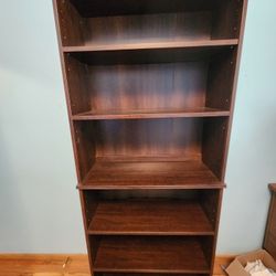 Bookshelf with 5 shelves