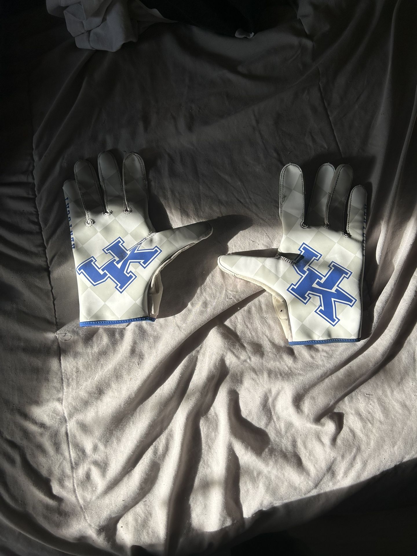 kentucky football gloves