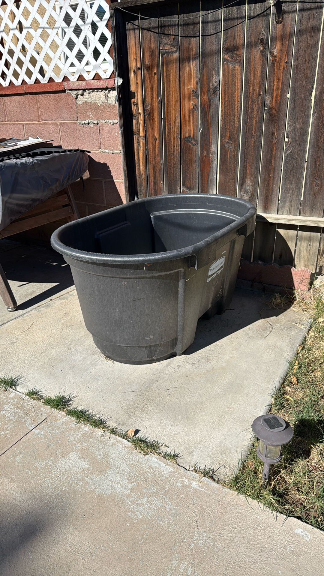 Rubbermaid 100gallon