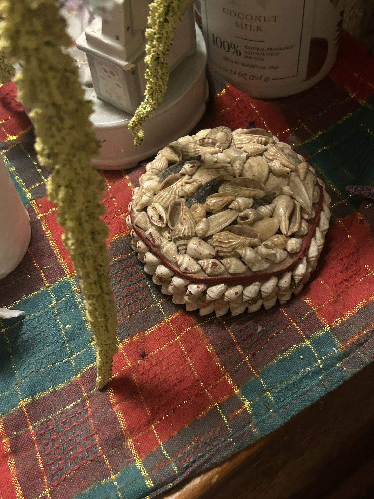 Vintage Small seashell trinket box