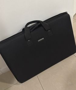 Para Marketplace, usaría:  Magma DJ Controller Bag for Pioneer XDJ-RX3 – Like New