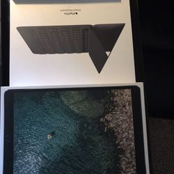 iPad Pro 10.5 2nd Gen 256GB with New Keyboard and Pencil