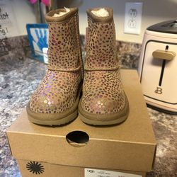 Toddler Uggs 7C