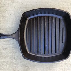 Lodge 10.5 Inch Pre-Seasoned Cast Iron Square Grill Pan