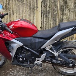 2012 HONDA CBR 250 R