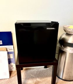 NEW Insignia™ - 1.7 Cu. Ft. Mini Fridge with Door Storage and ENERGY STAR Certification - Black