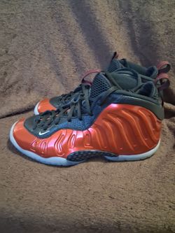 Nike foamposite one metallic red size 6y