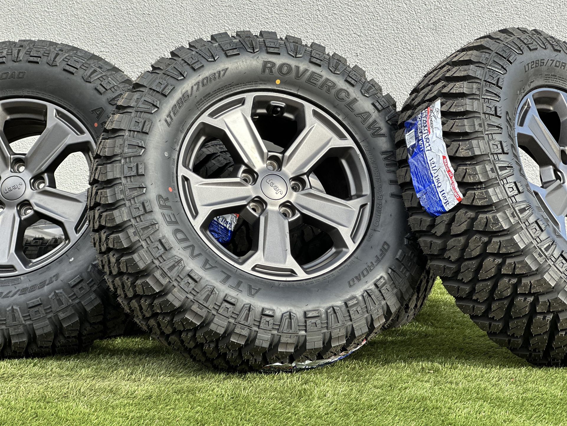 Set of 5 Jeep Wheels 17" Wrangler Rubicon oem Grey rims 33” Tires MT Willys Gladiator Sahara 5x127
