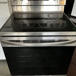 Stainless Steel Oven With Built In Air Fryer And Conventional Heating 