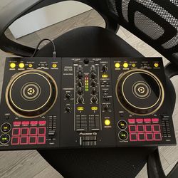 PIONEER DDJ-400 FOR REKORDBOX DJ CONTROLLER LIKE NEW CONDITION