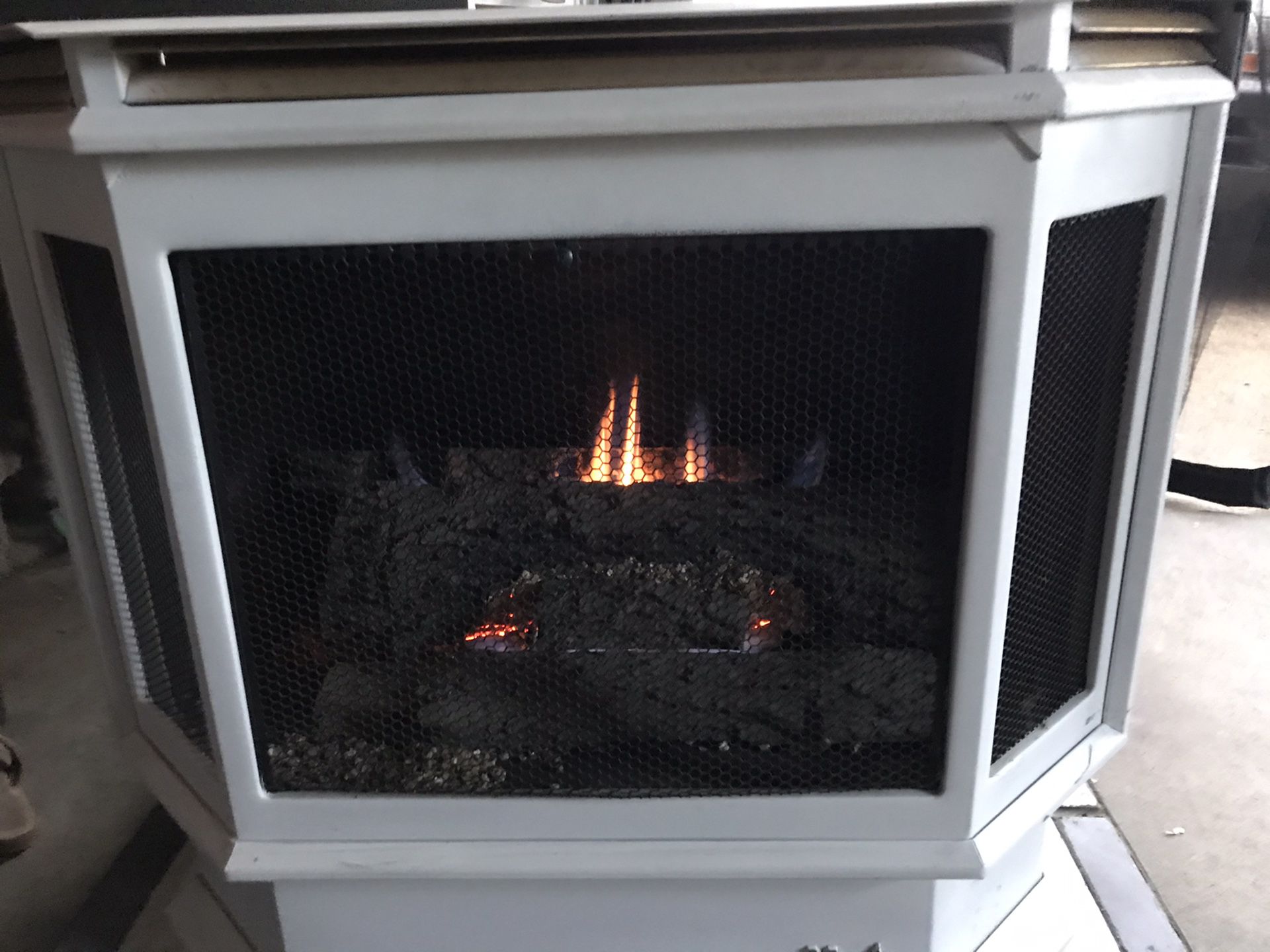 Martin LP has fireplace with fan