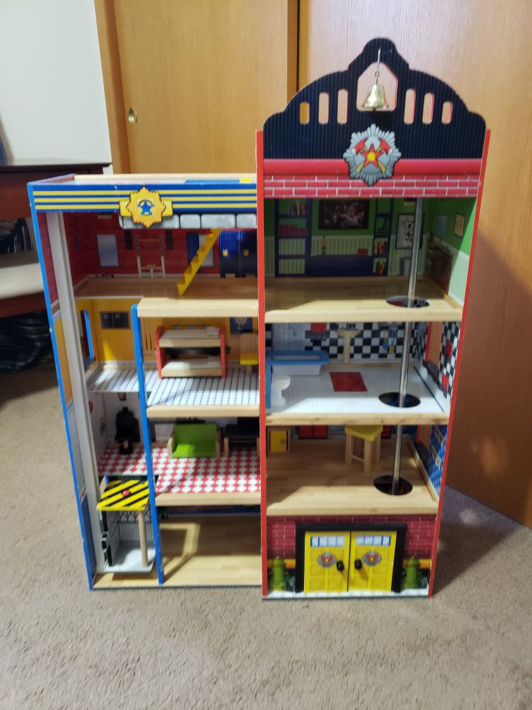Fire station house toy