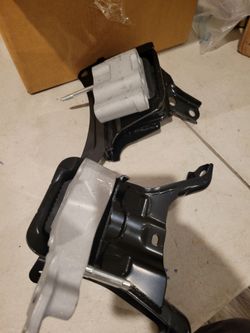 2016---2022 Toyota Prius/2020---2022 Toyota Corolla lfront right engine mount and transmission mount