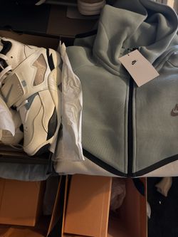 Nike Tech Size Large And Diamond Turf Size 9