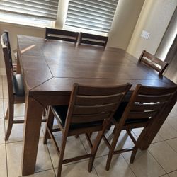 Pub Table With 6 Stools 