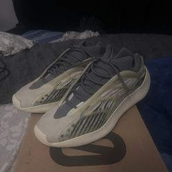 Yeezy 700 V3 Size 14
