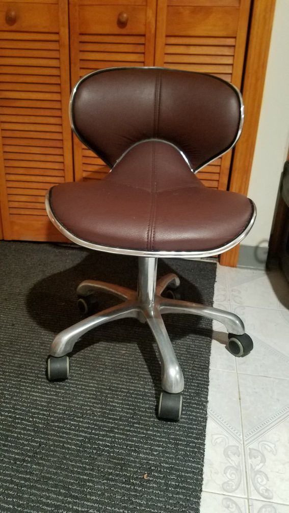 Brown leather padding rolling chair