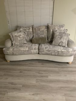 Living Room Couch w/ Pillows 