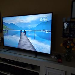 55 TV Smart TV With Netflix, Hulu, Amazon, USB, Mild Flickering 