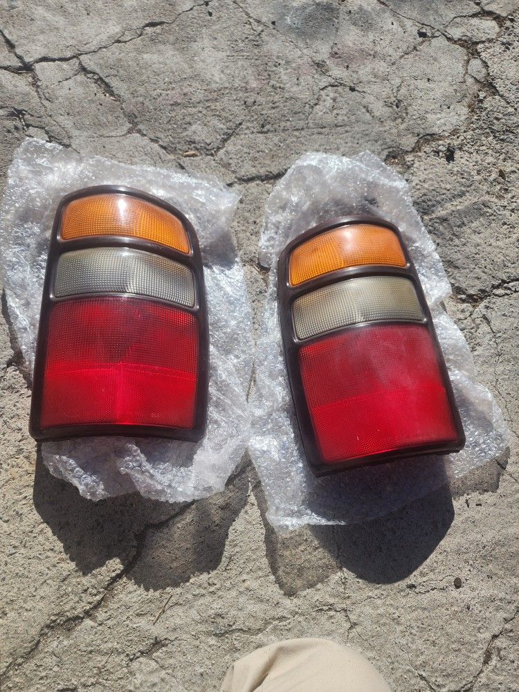Tahoe/Suburban/Yukon OEM Tailights 