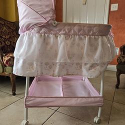 Delta Children Gliding Bassinet, Disney Princess for Sale in