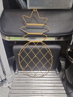 Pineapple Tie holder