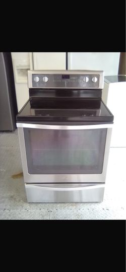 Whirlpool 30” Black and Stainless Steel Electric Stove
