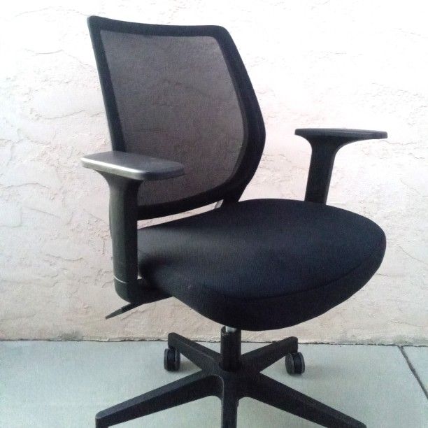 Black Rolling Swivel Professional Office Computer Desk Chair with Ventilated Curved Mesh Back, Comfy Fabric Seat, Armrests & Seat Height Adjustment