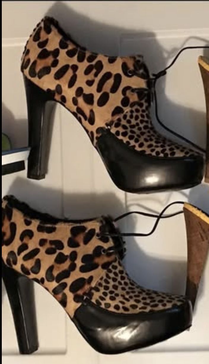 Women’s Heels Hair Fur Booties, Size  8.5 Black/Leopard