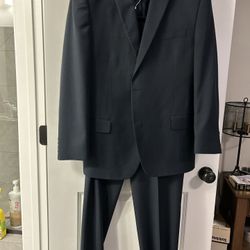 Men’s IZOD  Midnight Blue Suit Jacket 46R w/pants  34x32 - 